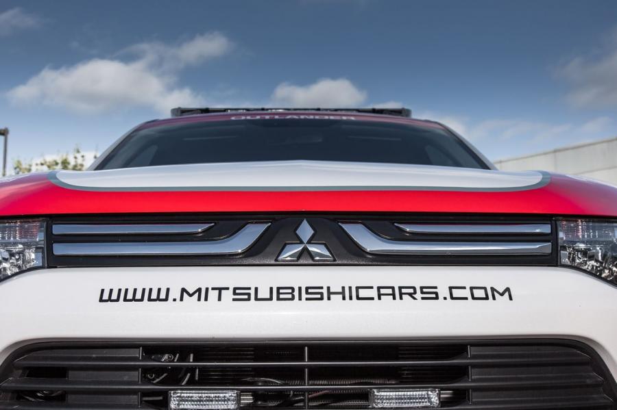  Mitsubishi Pikes Peak Safety Cars 2013 года  (фото 2 из 9)